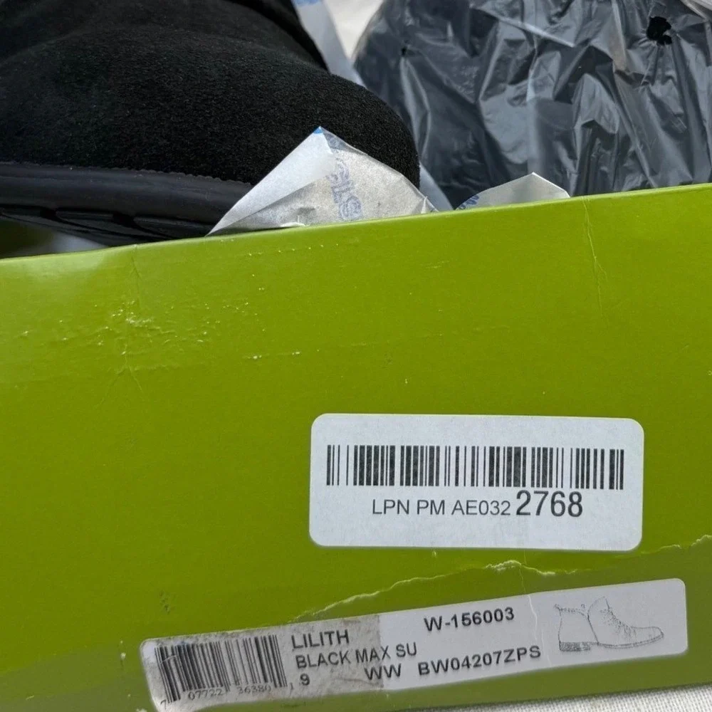 NWT Walking Cradles Lilith Black Suede Slouchy Ankle Boots size 9 Minimalist - Picture 7 of 7